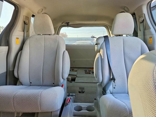 2014 TOYOTA SIENNA