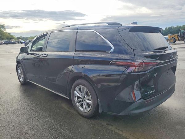 2025 TOYOTA SIENNA