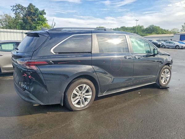 2025 TOYOTA SIENNA