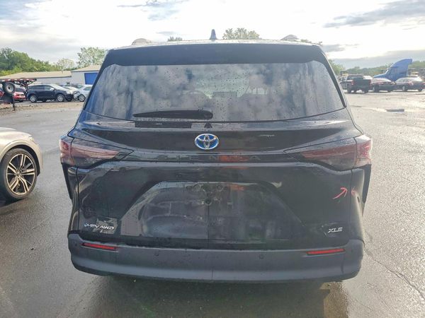 2025 TOYOTA SIENNA