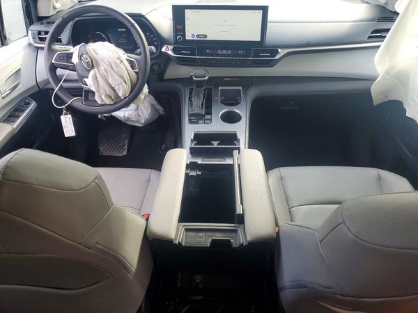 2025 TOYOTA SIENNA
