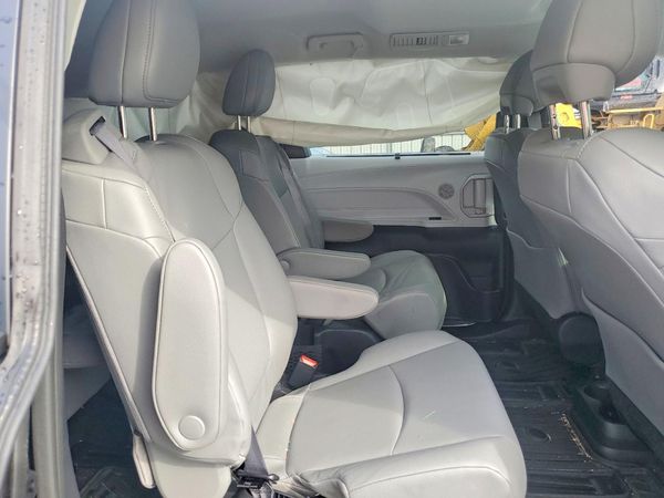 2025 TOYOTA SIENNA