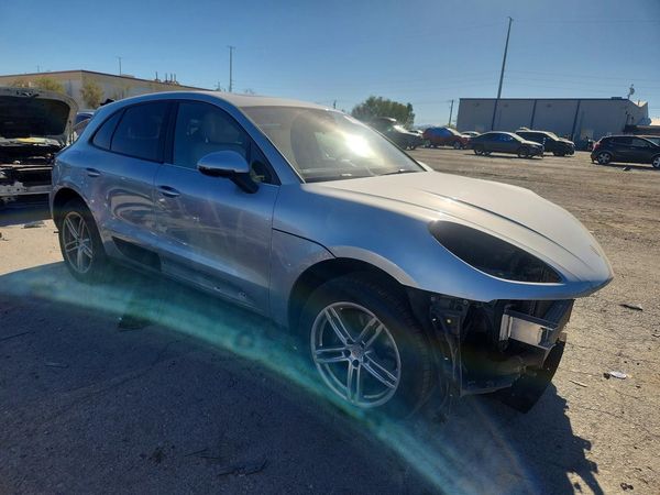 2020 PORSCHE MACAN