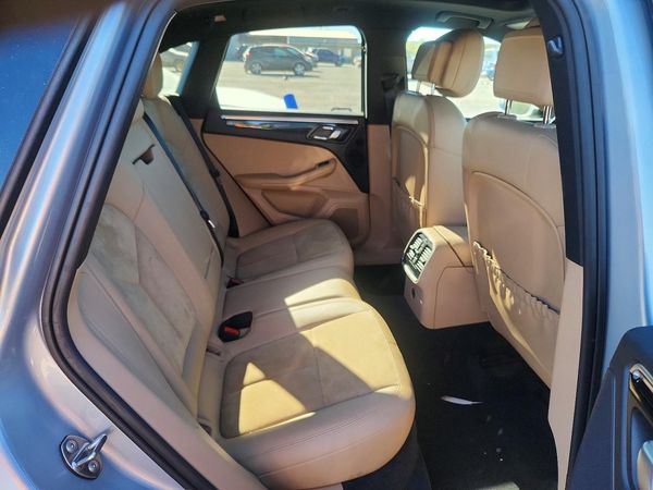 2020 PORSCHE MACAN