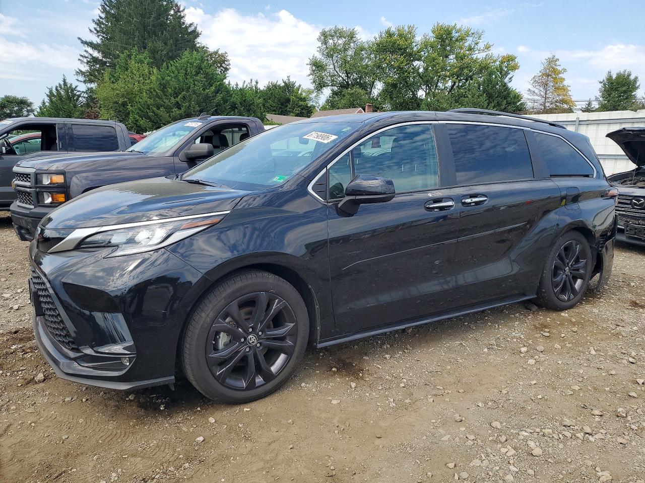 2023 TOYOTA SIENNA XSE