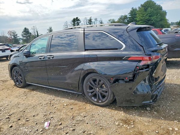 2023 TOYOTA SIENNA XSE