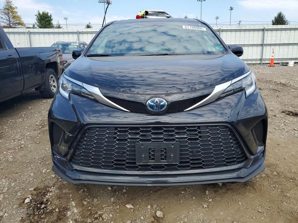 2023 TOYOTA SIENNA XSE