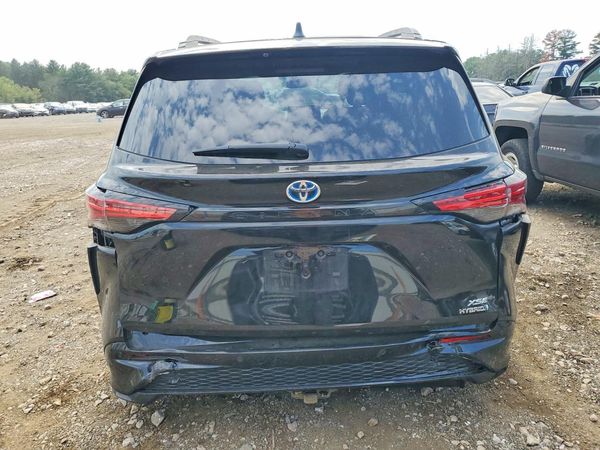 2023 TOYOTA SIENNA XSE