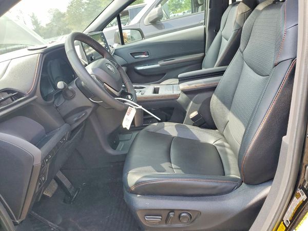 2023 TOYOTA SIENNA XSE