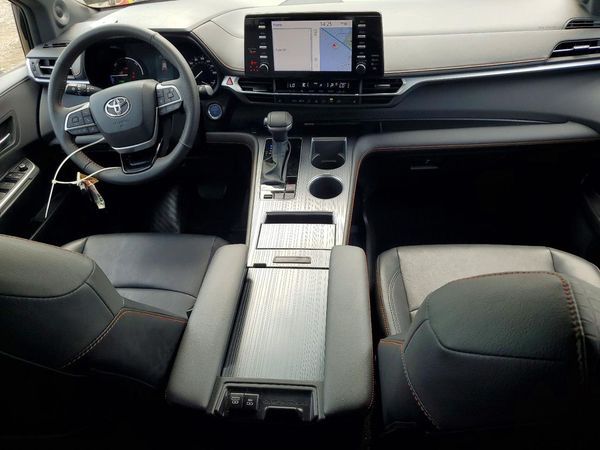 2023 TOYOTA SIENNA XSE