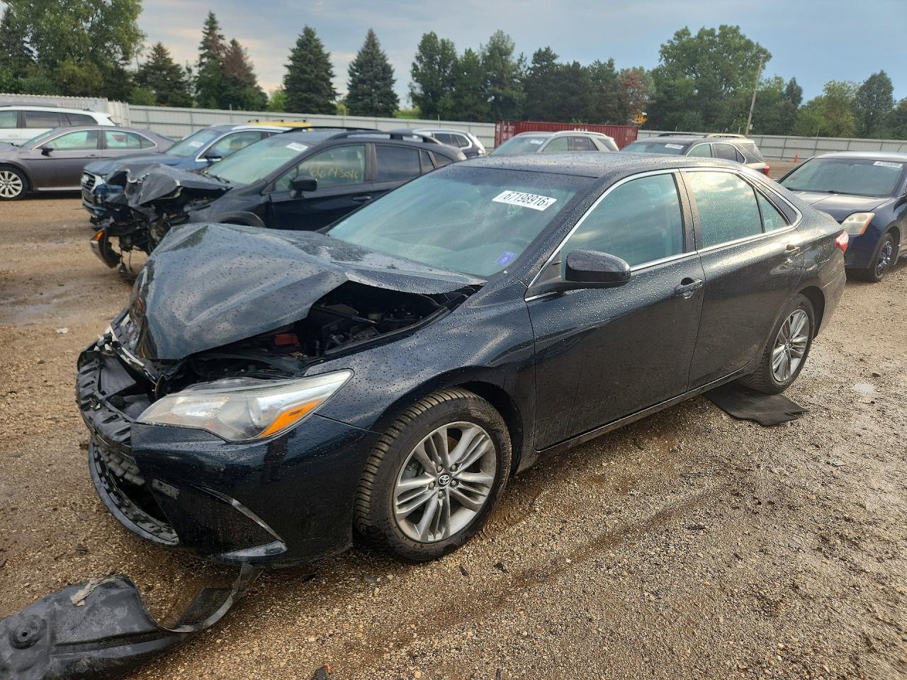 2016 TOYOTA CAMRY — Front 3/4
