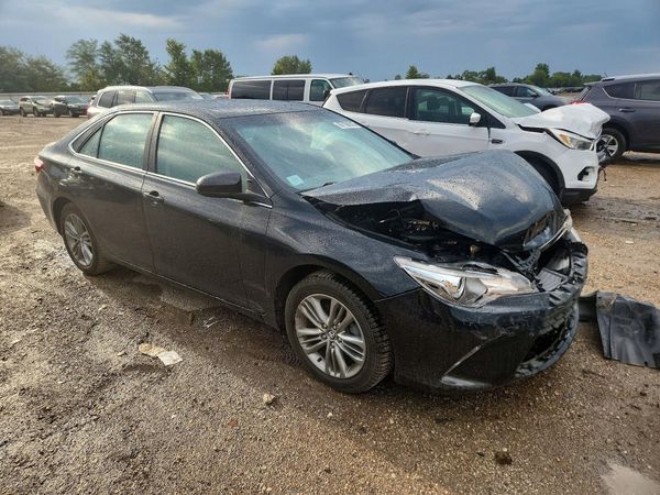 2016 TOYOTA CAMRY — Passenger 3/4