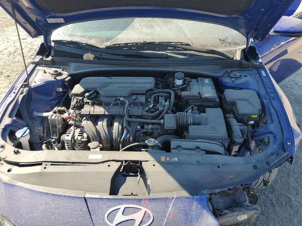 2024 HYUNDAI ELANTRA SEL — Engine bay