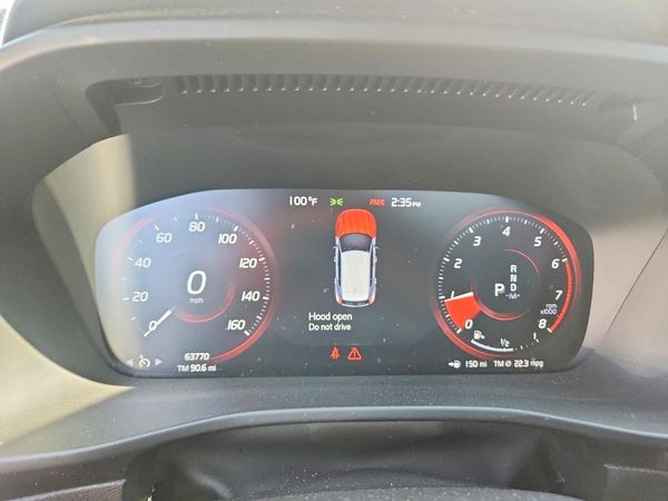 2020 VOLVO XC40