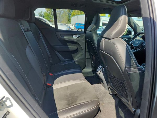2020 VOLVO XC40