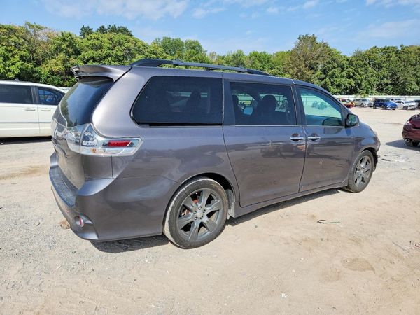 2017 TOYOTA SIENNA SE/SE Premium