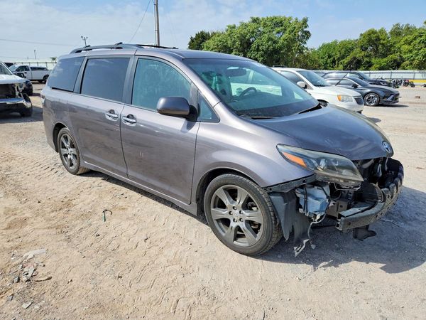 2017 TOYOTA SIENNA SE/SE Premium