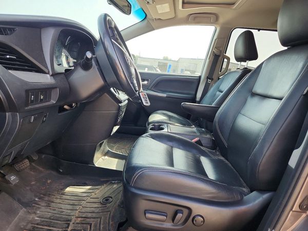 2017 TOYOTA SIENNA SE/SE Premium