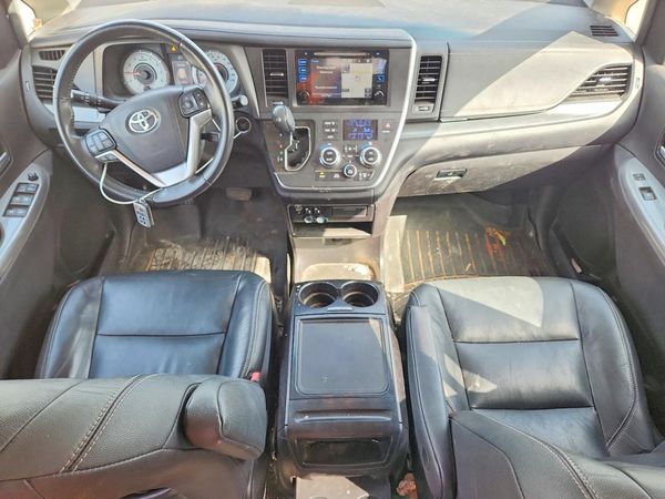 2017 TOYOTA SIENNA SE/SE Premium