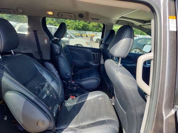 2017 TOYOTA SIENNA SE/SE Premium