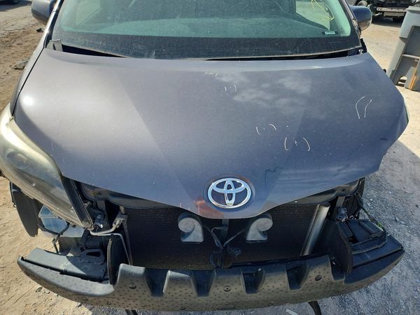 2017 TOYOTA SIENNA SE/SE Premium