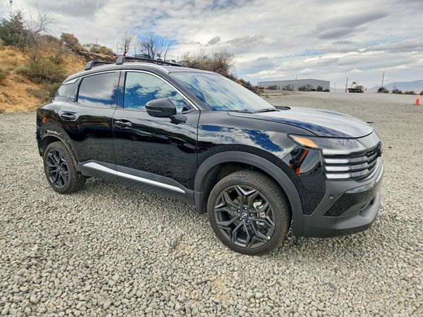 2025 NISSAN KICKS