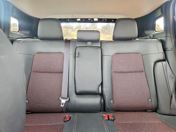 2025 NISSAN KICKS