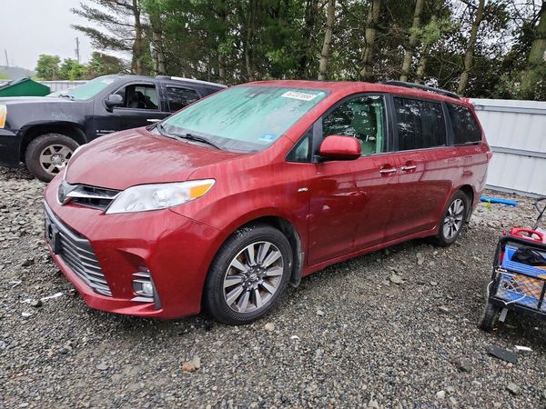 2018 TOYOTA SIENNA