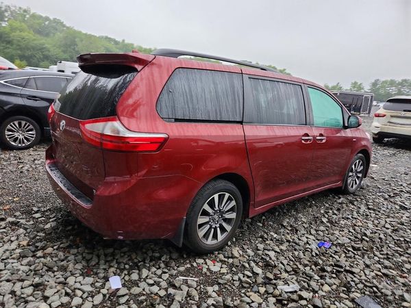 2018 TOYOTA SIENNA