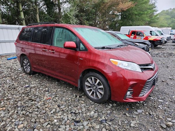 2018 TOYOTA SIENNA