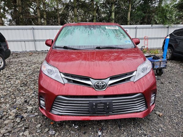 2018 TOYOTA SIENNA