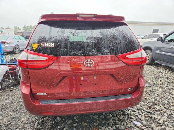 2018 TOYOTA SIENNA
