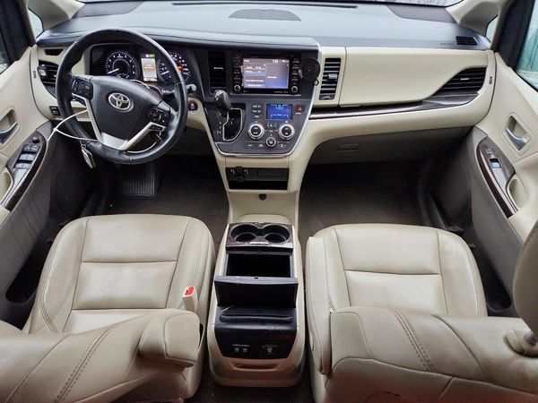 2018 TOYOTA SIENNA