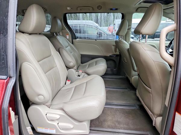 2018 TOYOTA SIENNA