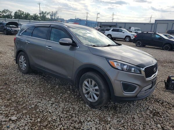 2016 KIA SORENTO L / LX