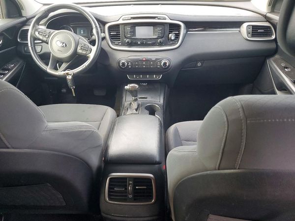 2016 KIA SORENTO L / LX