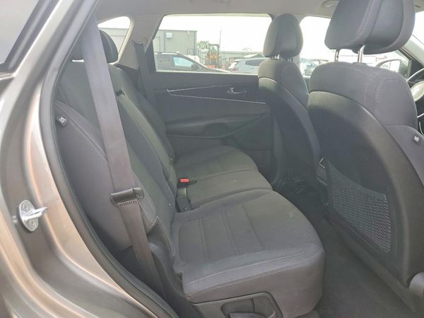 2016 KIA SORENTO L / LX