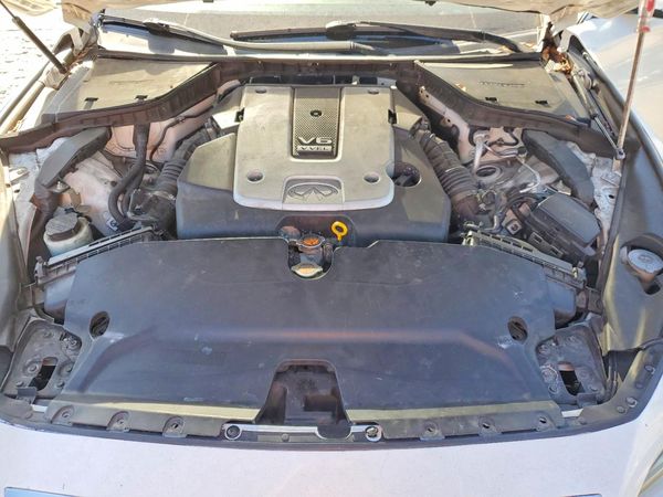 2014 INFINITI Q50 — Engine bay