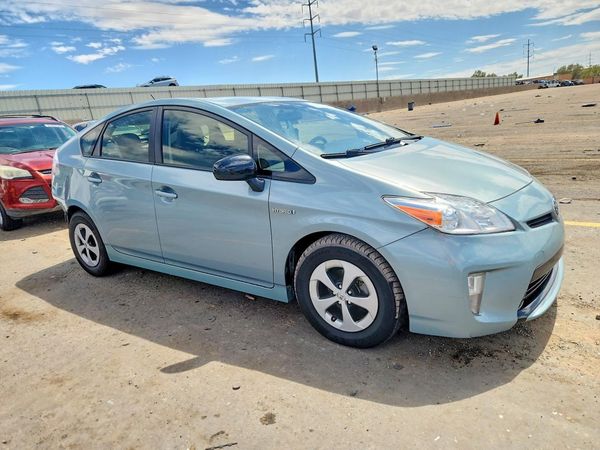 2015 TOYOTA PRIUS