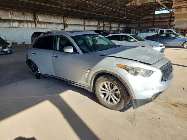2017 INFINITI QX70