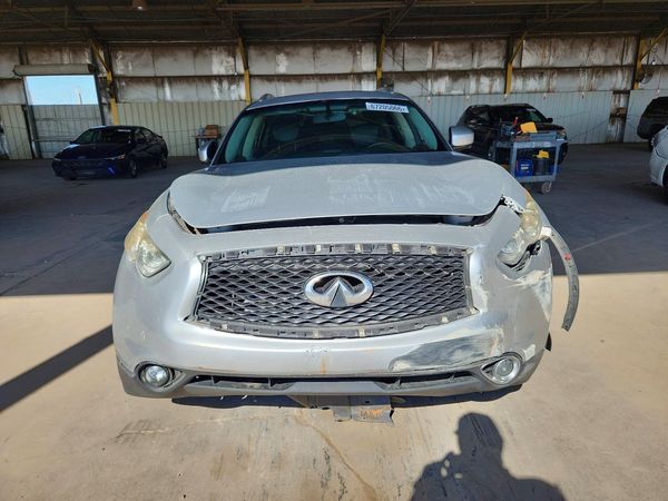 2017 INFINITI QX70