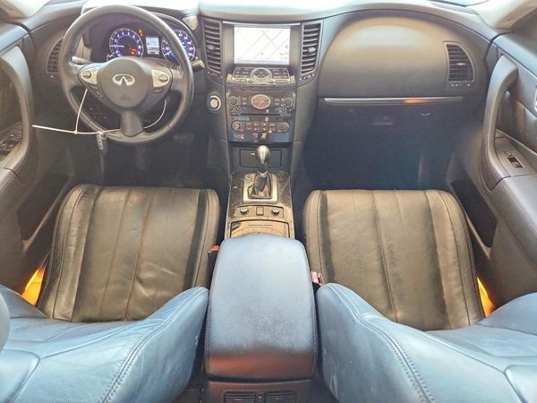 2017 INFINITI QX70
