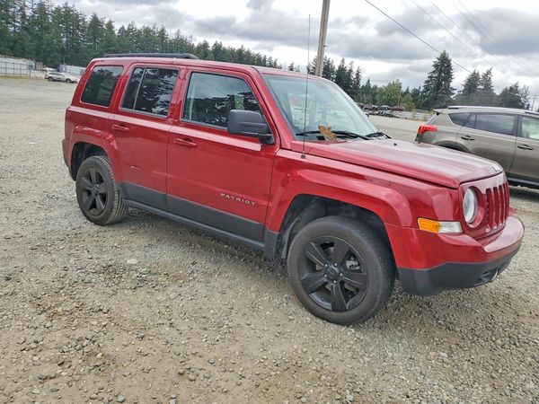 2013 JEEP PATRIOT Latitude — Passenger 3/4