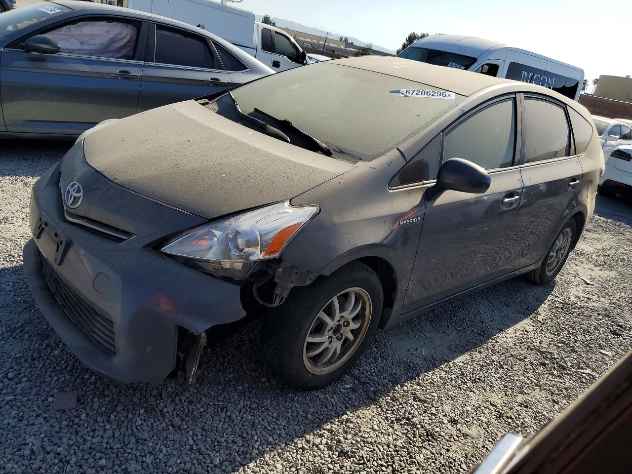 2014 TOYOTA PRIUS — Front 3/4