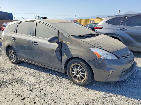 2014 TOYOTA PRIUS — Passenger 3/4