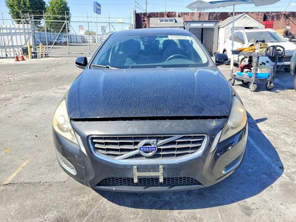 2012 VOLVO S60