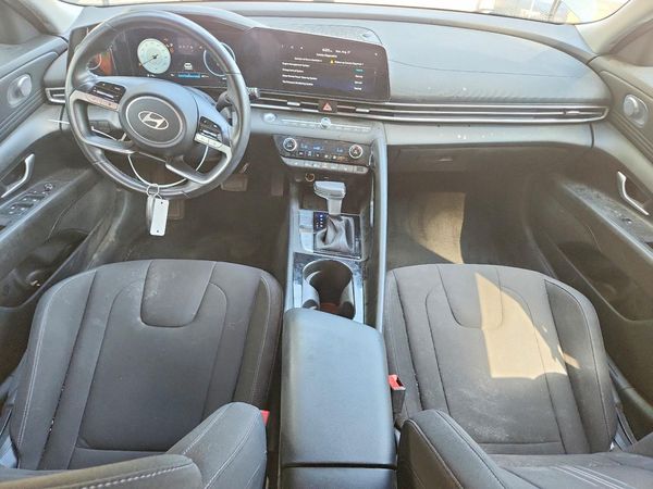 2024 HYUNDAI ELANTRA