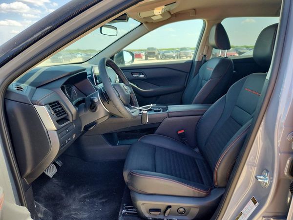 2026 NISSAN ROGUE SV — DENT