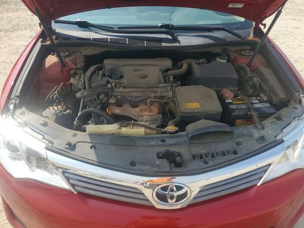 2012 TOYOTA CAMRY — Engine bay