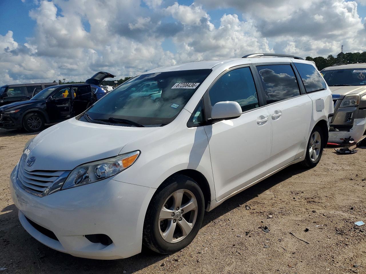 2015 TOYOTA SIENNA